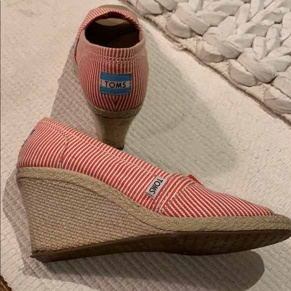 Open-Toe Red and White Toms Espadrille Wedges - Picture 3 of 5